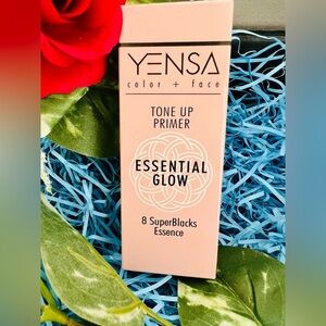 NIB Tone Up Primer - Essential Glow w/ 8 SuperBlacks Essence